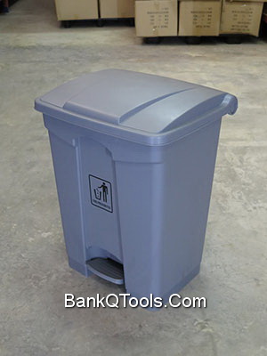 ถังขยะพลาสติก ทรงสี่เหลี่ยมสีเทา มีเท้าเหยียบ C-6009-5