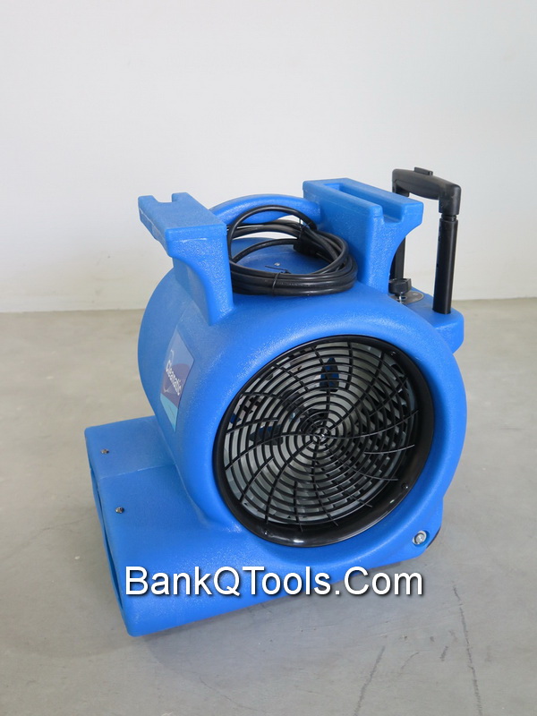 เครื่องเป่าลมพื้น Clenatic C8008